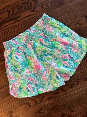 Women’s Athletic Shorts in Multicolor Tropical Print